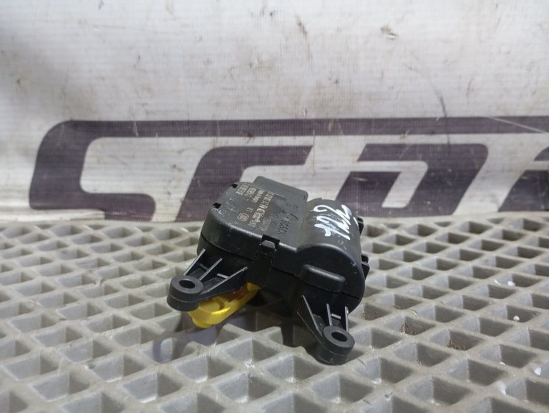 Сервопривод заслонки печки Skoda YETI 2011 5L