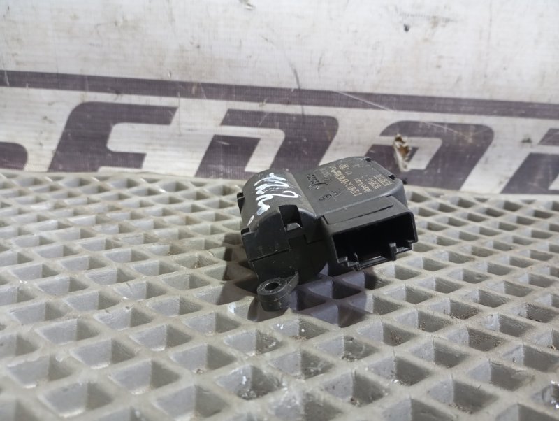 Сервопривод заслонки печки Skoda YETI 2011 5L