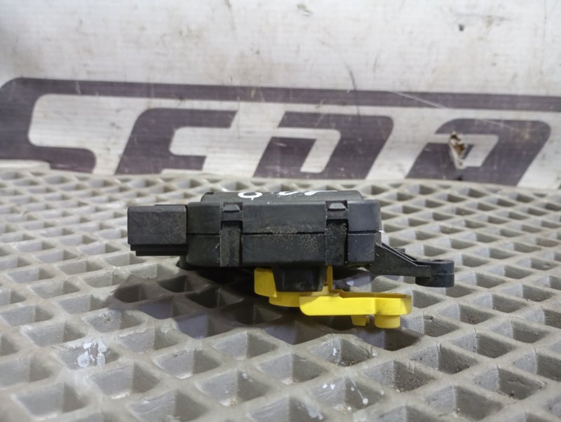 Сервопривод заслонки печки Skoda YETI 2011 5L