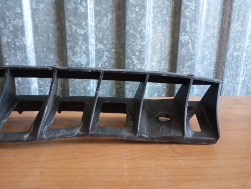 Кронштейн бампера Skoda YETI 2011 5L