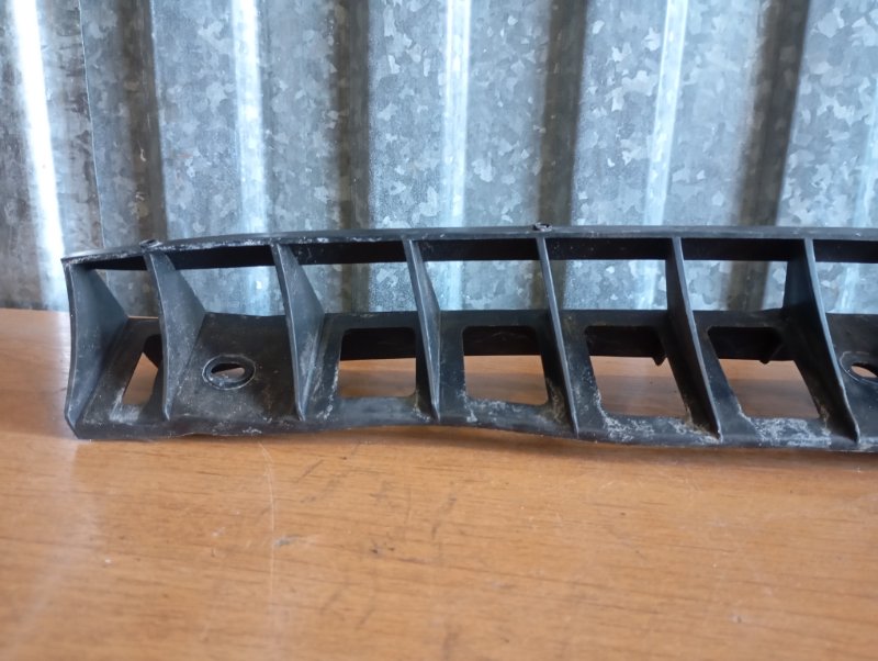 Кронштейн бампера Skoda YETI 2011 5L