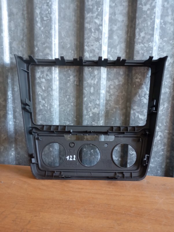 Рамка магнитолы Skoda YETI 2011 5L