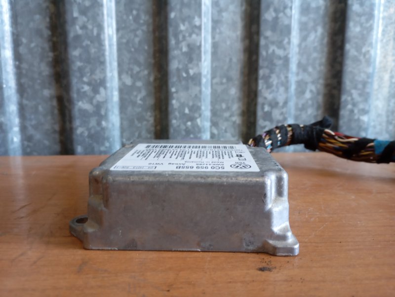 Блок управления подушками безопасности Skoda YETI 2011 5L