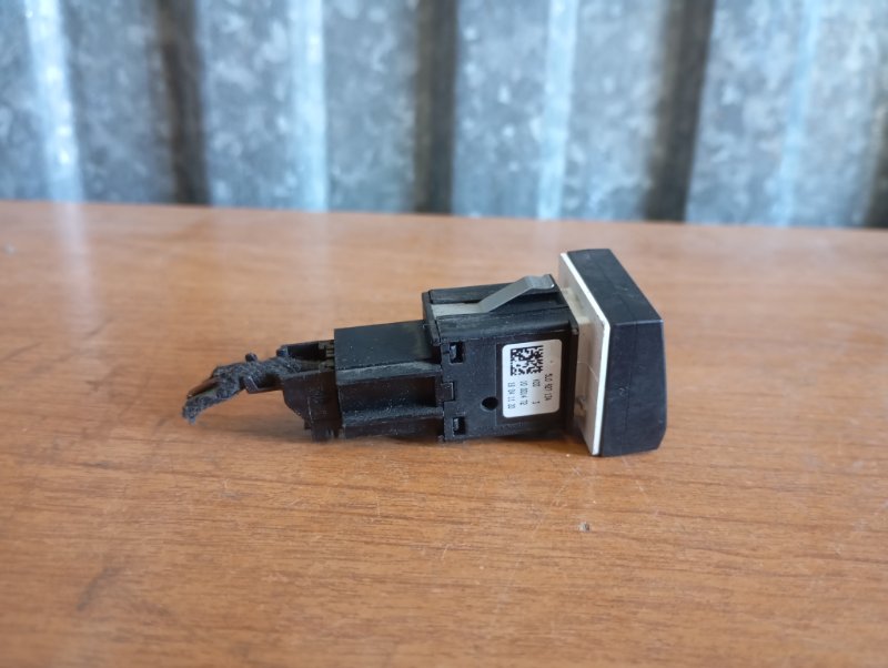 Кнопка ESP Skoda YETI 2011 5L