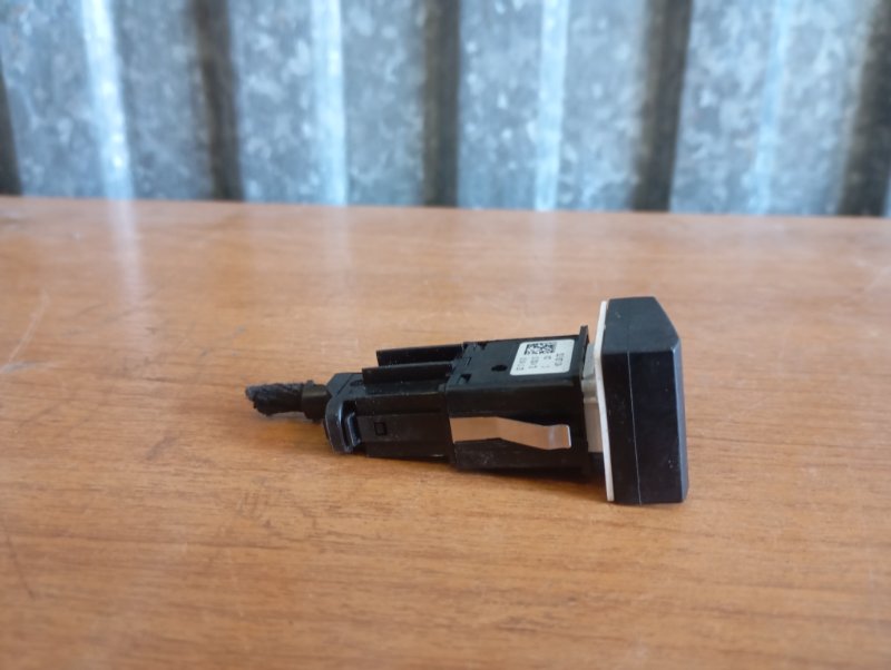 Кнопка ESP Skoda YETI 2011 5L