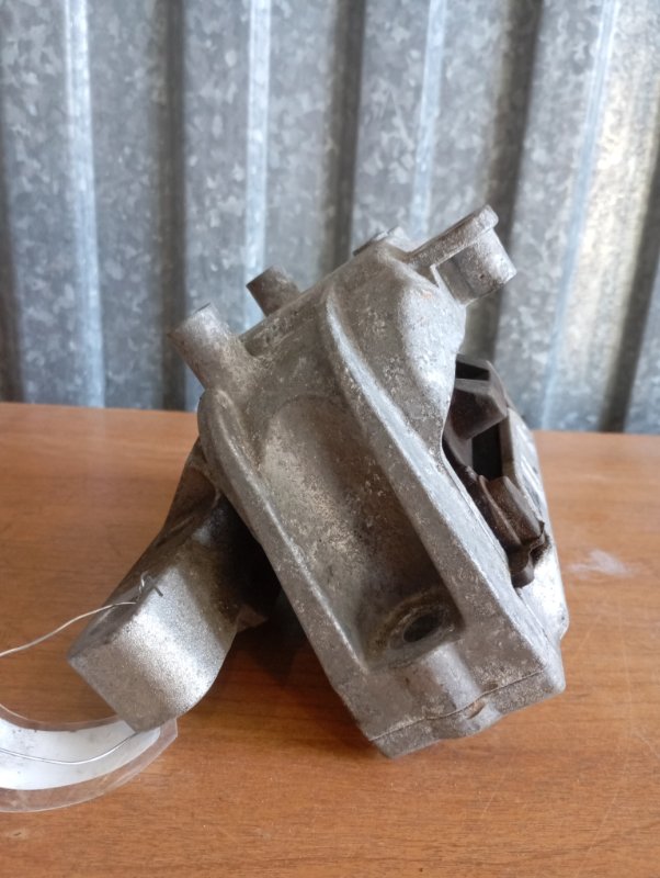 Подушка двигателя Skoda YETI 2011 5L