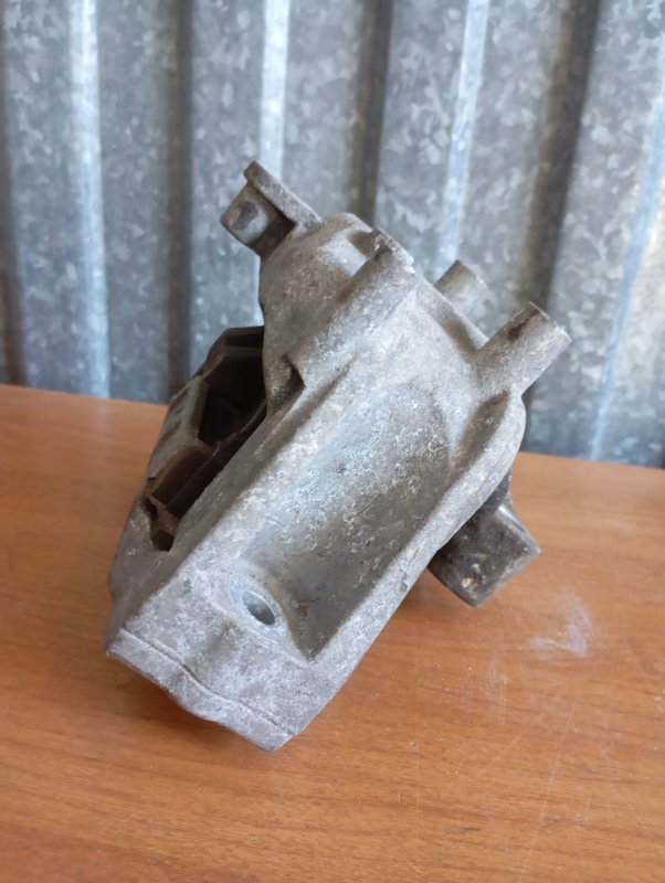 Подушка двигателя Skoda YETI 2011 5L