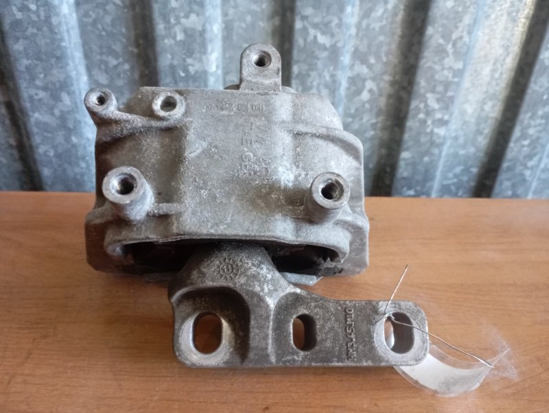 Подушка двигателя Skoda YETI 2011 5L