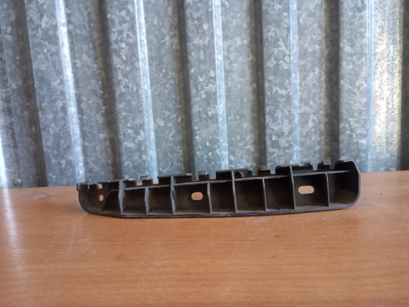 Кронштейн бампера Skoda YETI 2011 5L