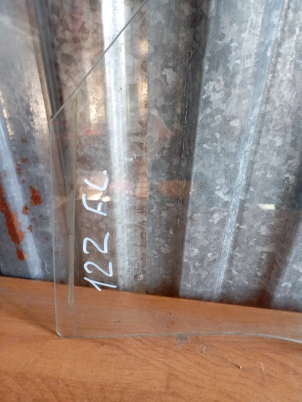 Стекло двери Skoda YETI 2011 5L