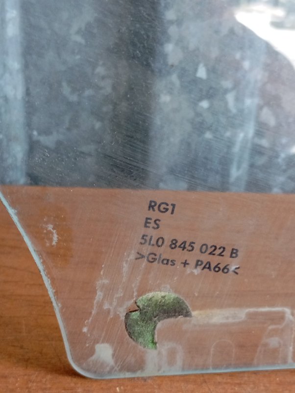 Стекло двери Skoda YETI 2011 5L