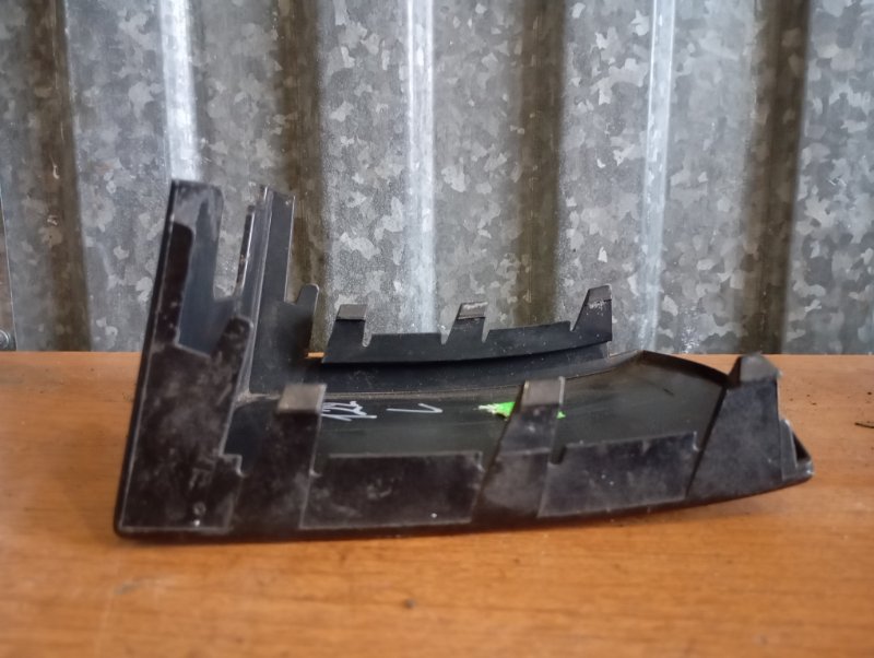 Планка под фонарь Skoda YETI 2011 5L