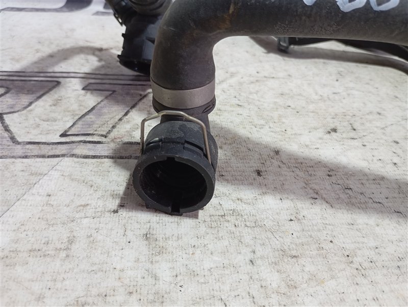 Патрубок отопителя Volkswagen Touran 2011 1T