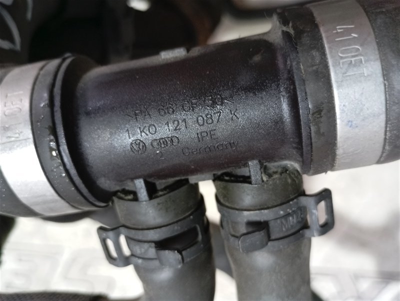 Патрубок системы охлаждения Volkswagen Touran 2011 1T