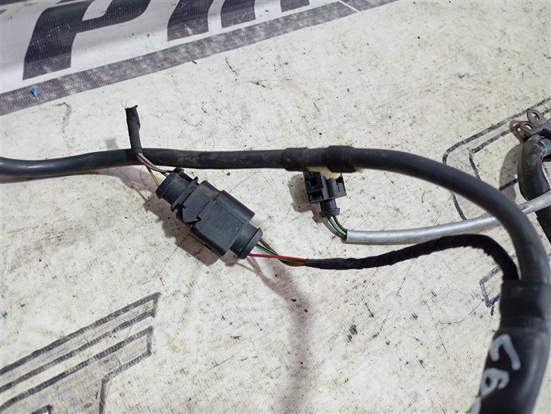 Проводка стартера и генератора Volkswagen Touran 2011 1T