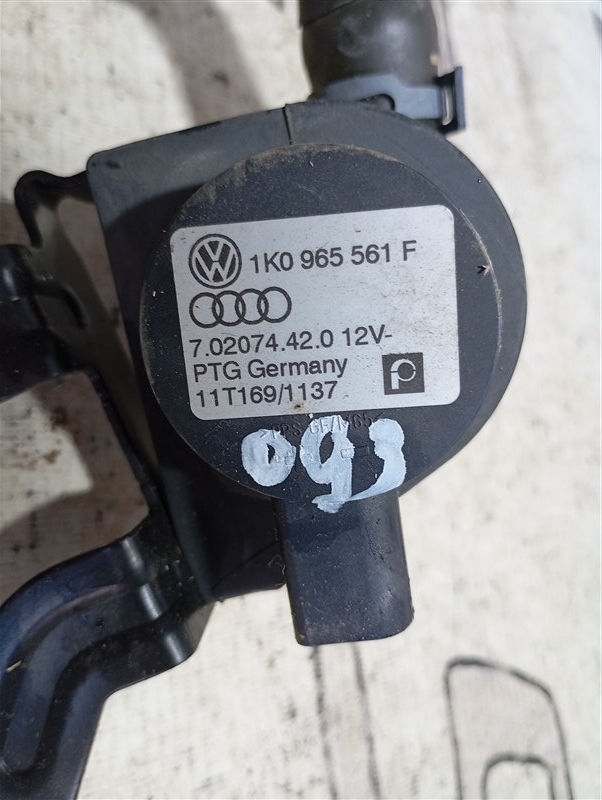 Помпа дополнительная Volkswagen Touran 2011 1T