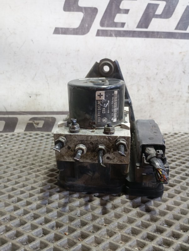 Блок ABS Skoda YETI 2011 5L