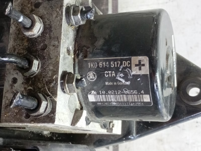 Блок ABS Skoda YETI 2011 5L