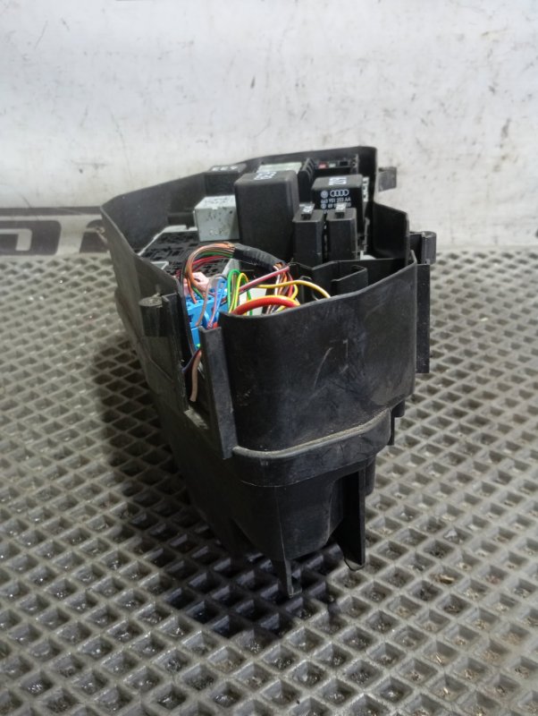 Блок предохранителей Volkswagen Touareg 2006 GP