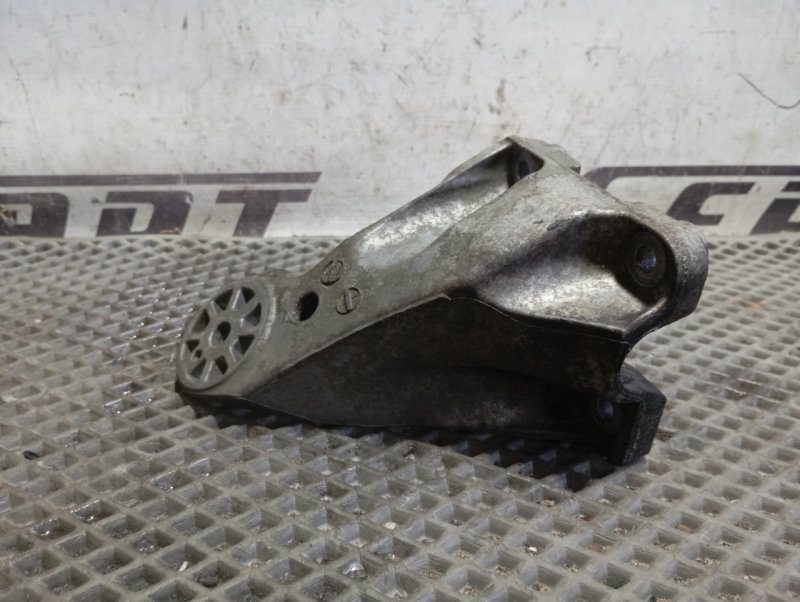 Кронштейн опоры двигателя Volkswagen Touareg 2006 GP