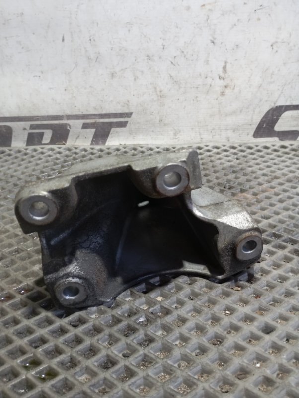 Кронштейн опоры двигателя Volkswagen Touareg 2006 GP