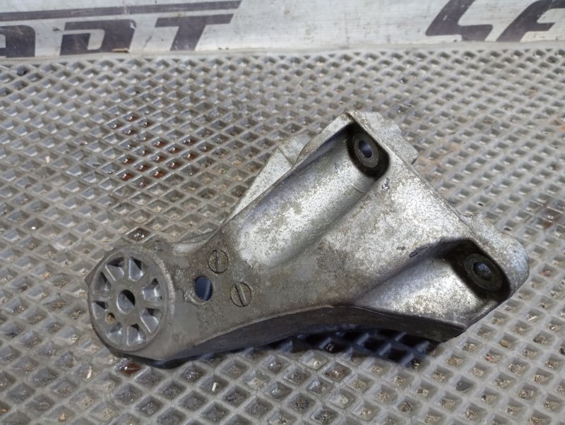 Кронштейн опоры двигателя Volkswagen Touareg 2006 GP