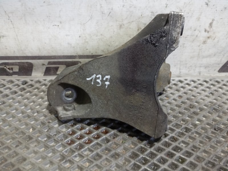 Кронштейн опоры двигателя Volkswagen Touareg 2006 GP