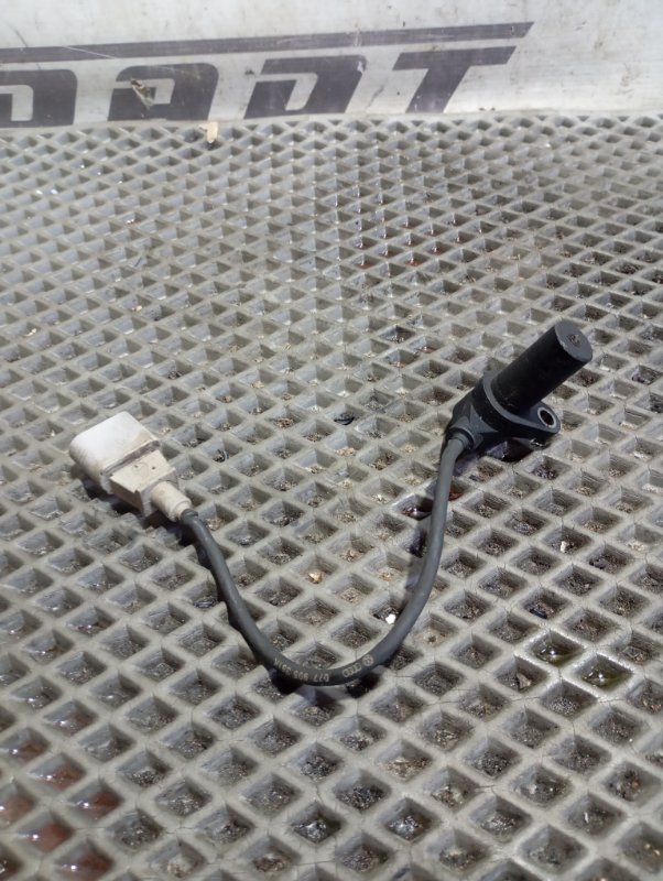 Датчик положения коленвала Volkswagen Touareg 2006 GP