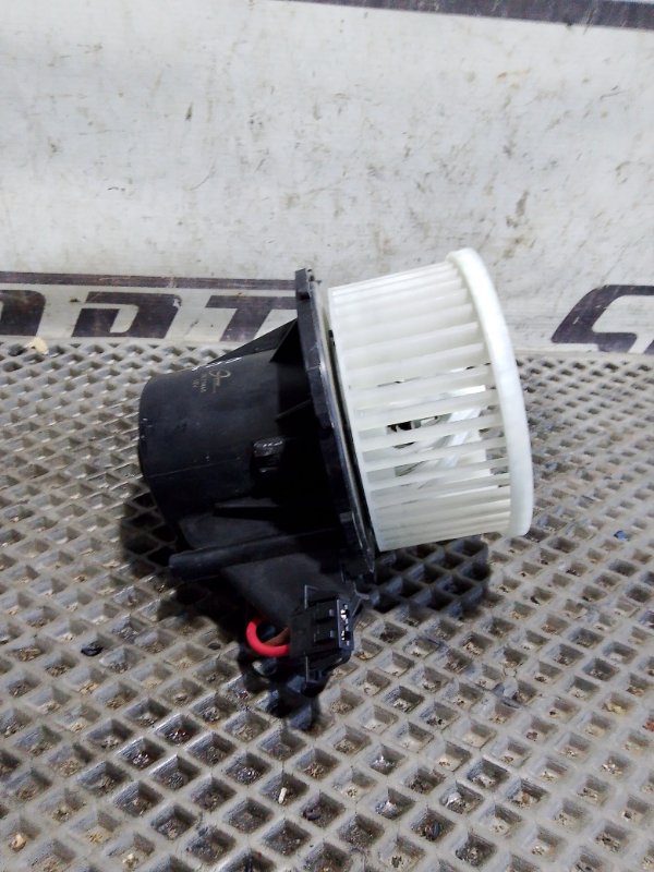 Моторчик печки Audi Q5 2010 8R