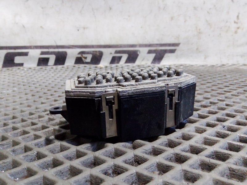 Резистор моторчика печки Audi Q5 2010 8R