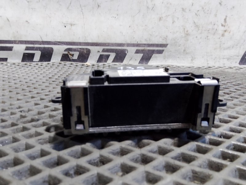 Резистор моторчика печки Audi Q5 2010 8R