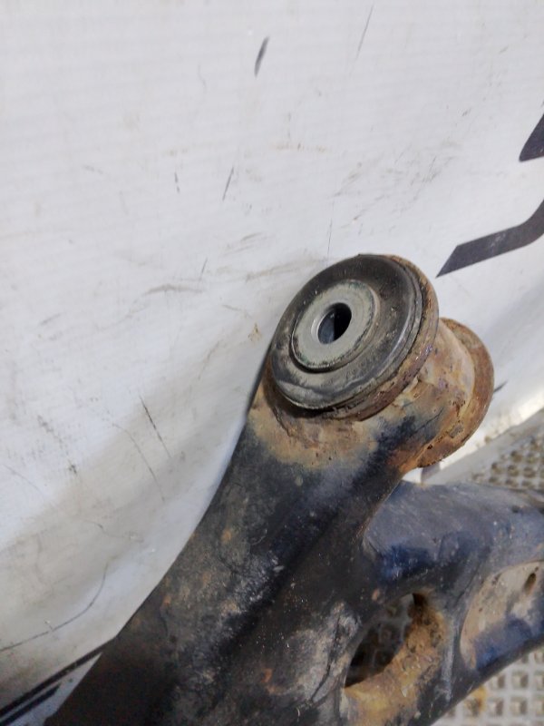 Рычаг подвески Skoda YETI 2011 5L