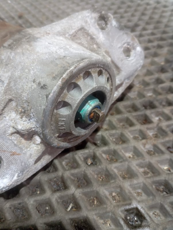 Стойки подвески Skoda YETI 2011 5L