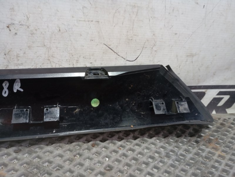 Молдинг лобового стекла Skoda YETI 2015