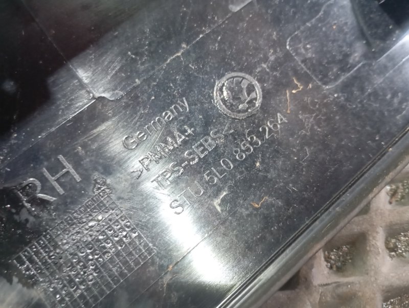 Молдинг лобового стекла Skoda YETI 2015