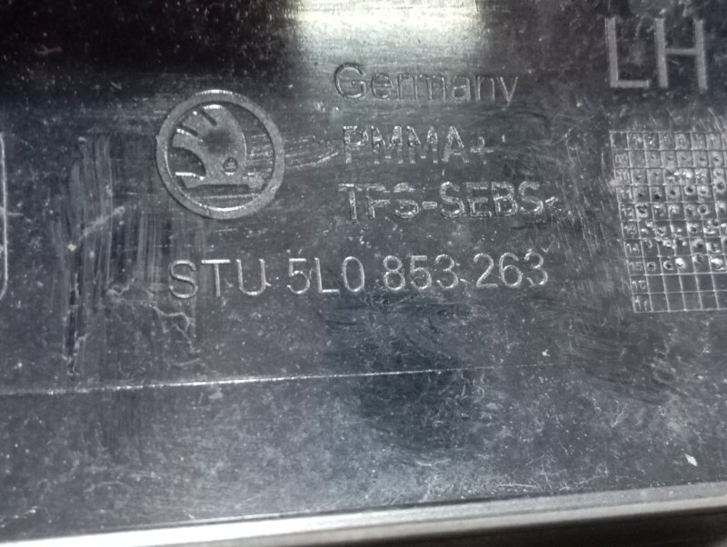 Молдинг лобового стекла Skoda YETI 2015