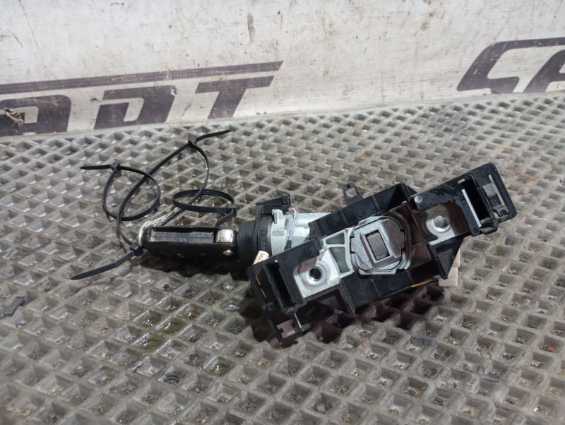 Замок зажигания с ключом Skoda YETI 2015