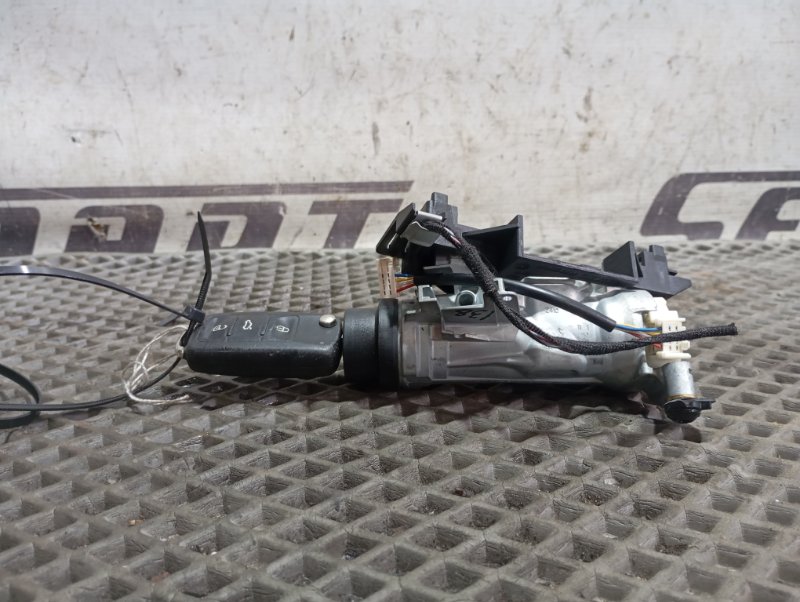 Замок зажигания с ключом Skoda YETI 2015