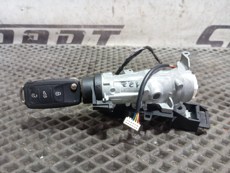 Ключ зажигания Skoda YETI 2011 5L