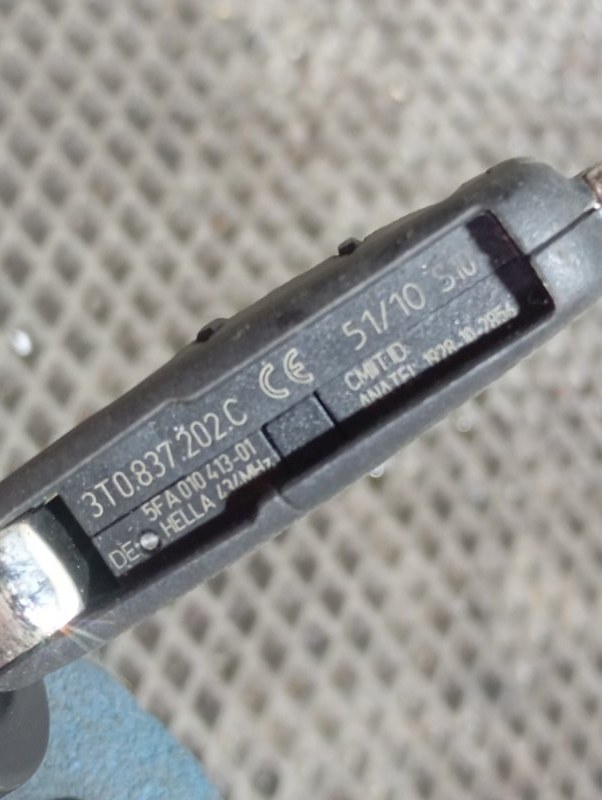 Ключ зажигания Skoda YETI 2011 5L