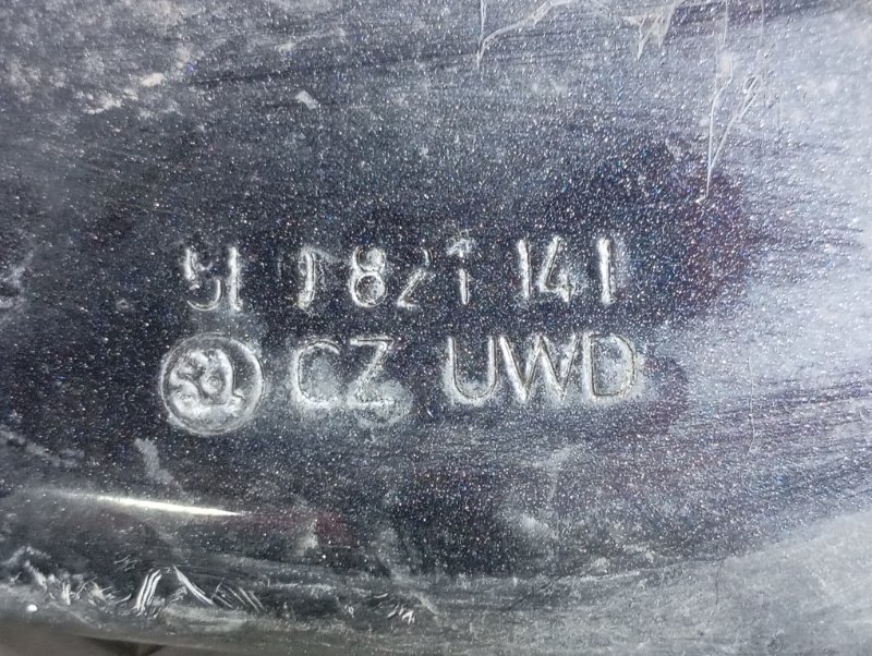 Кронштейн крыла Skoda YETI 2011 5L