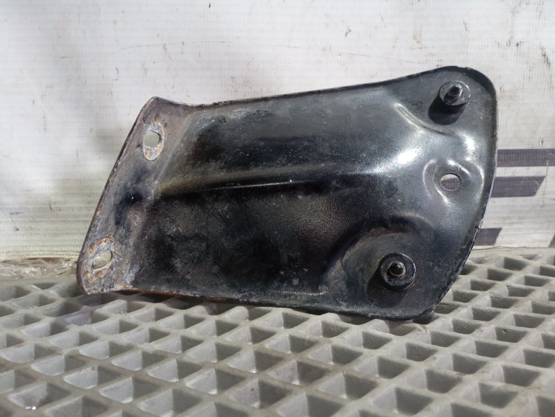 Кронштейн крыла Skoda YETI 2011 5L