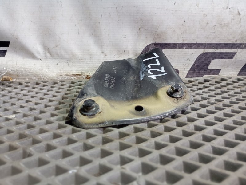 Кронштейн крыла Skoda YETI 2011 5L