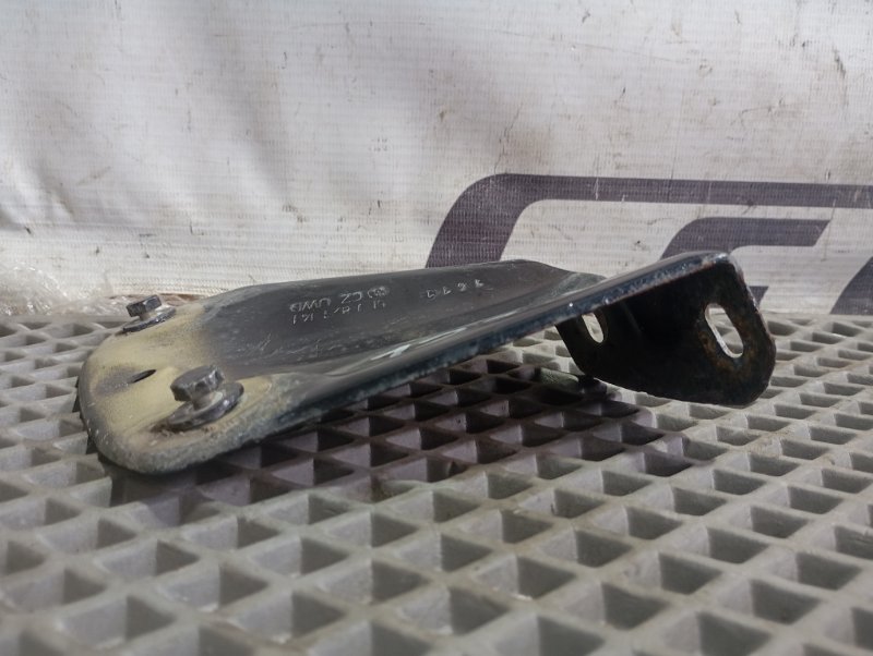 Кронштейн крыла Skoda YETI 2011 5L