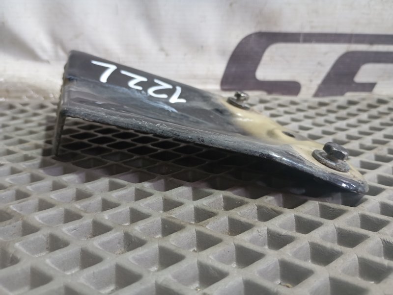 Кронштейн крыла Skoda YETI 2011 5L