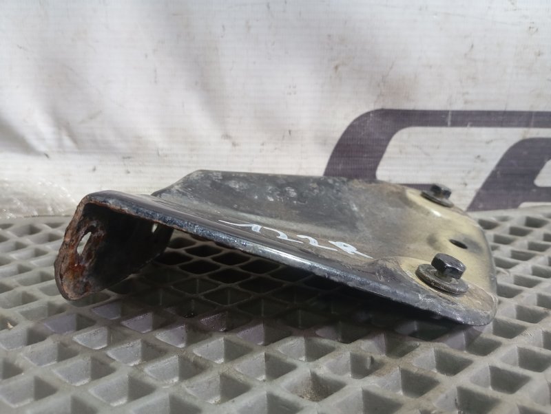 Кронштейн крыла Skoda YETI 2011 5L