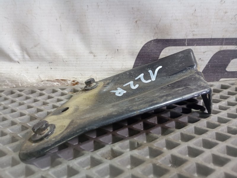 Кронштейн крыла Skoda YETI 2011 5L