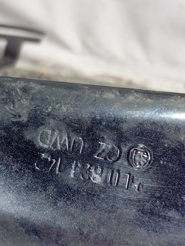 Кронштейн крыла Skoda YETI 2011 5L