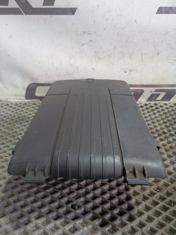 Крышка аккумулятора Volkswagen Golf 2011 Mk6