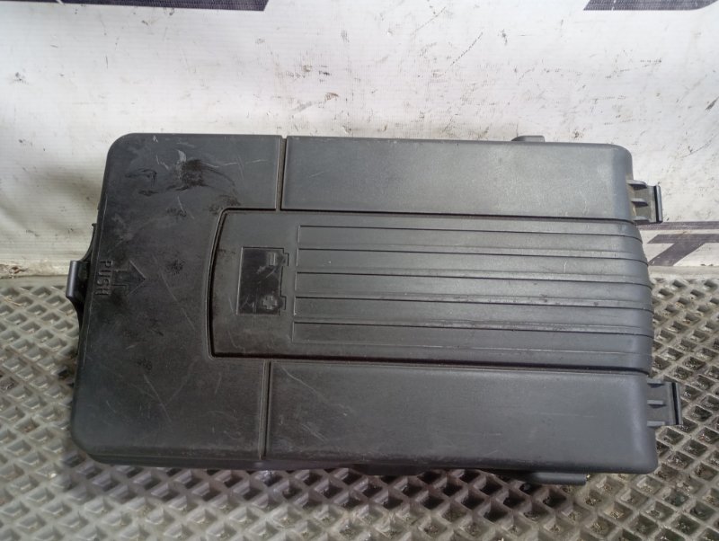Крышка аккумулятора Volkswagen Golf 2011 Mk6